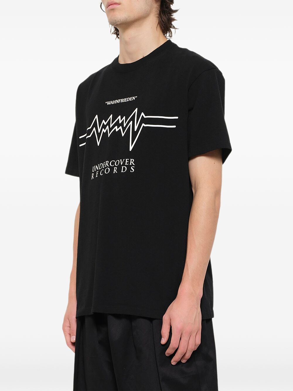 T-shirt con stampa grafica in nero 