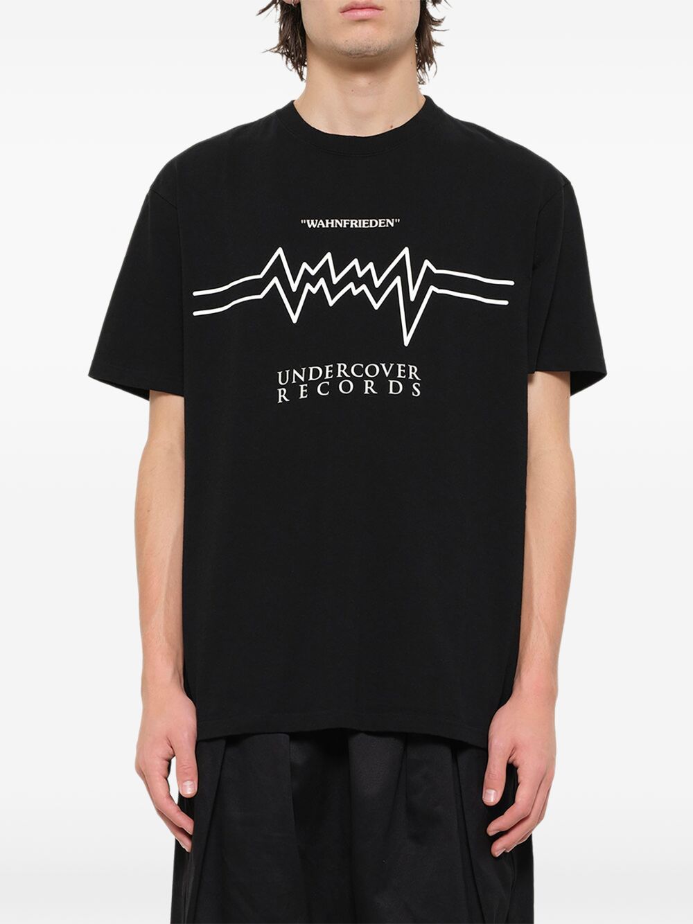 T-shirt con stampa grafica in nero 