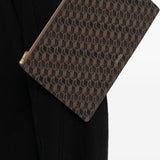 Clutch con monogramma in marrone 