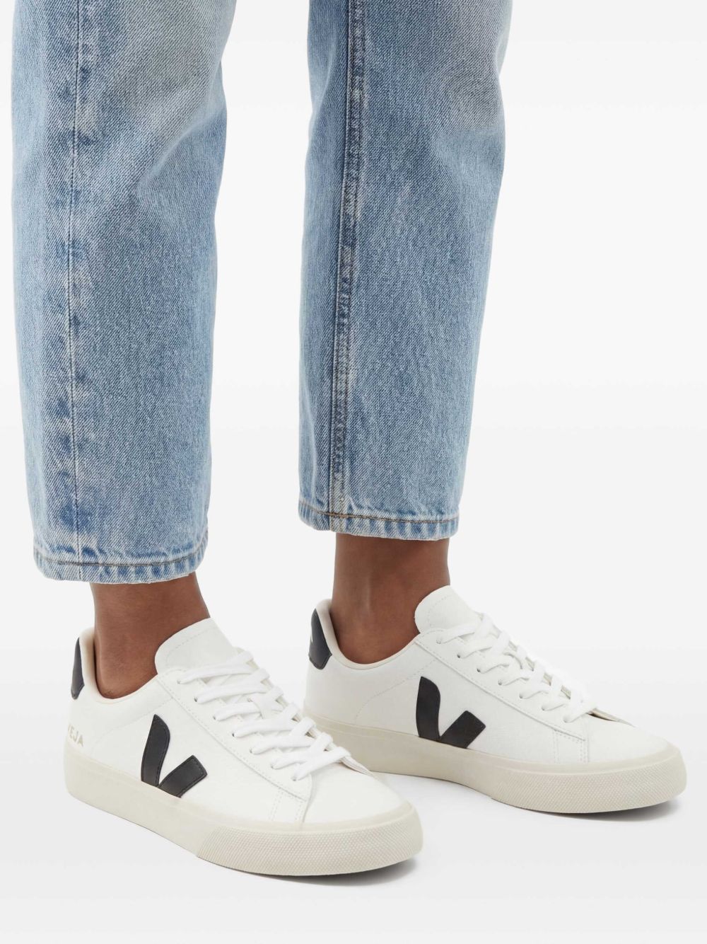 Sneakers basse campo in bianco e nero 
