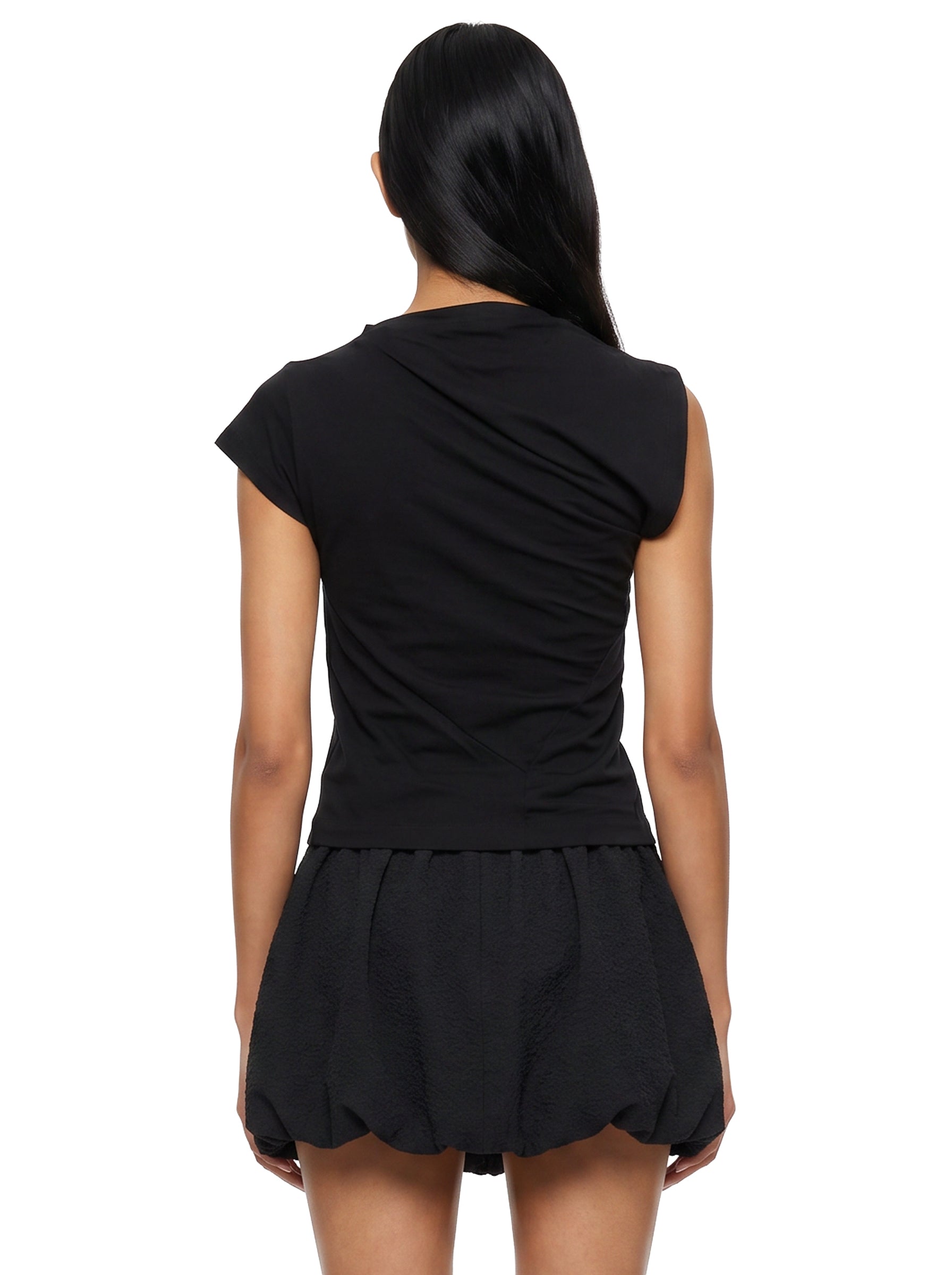 Top asimmetrico con logo in nero 