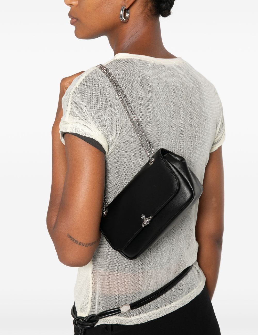 Borsa a spalla con catena in nero 