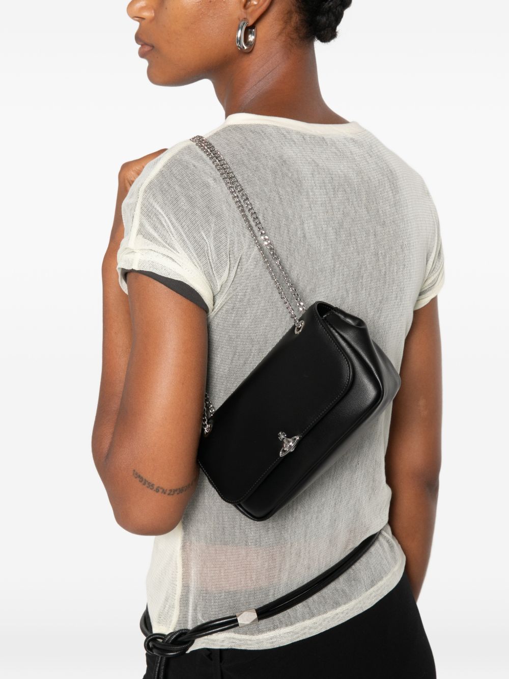 Borsa a spalla con catena in nero 