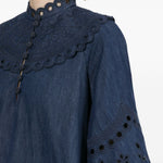 Blusa Mahon con ricami in blu 