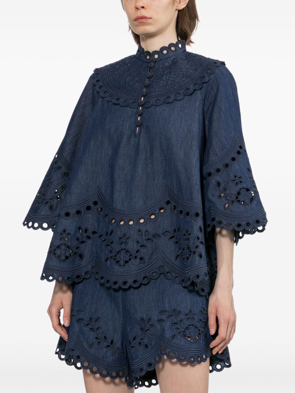 Blusa Mahon con ricami in blu 