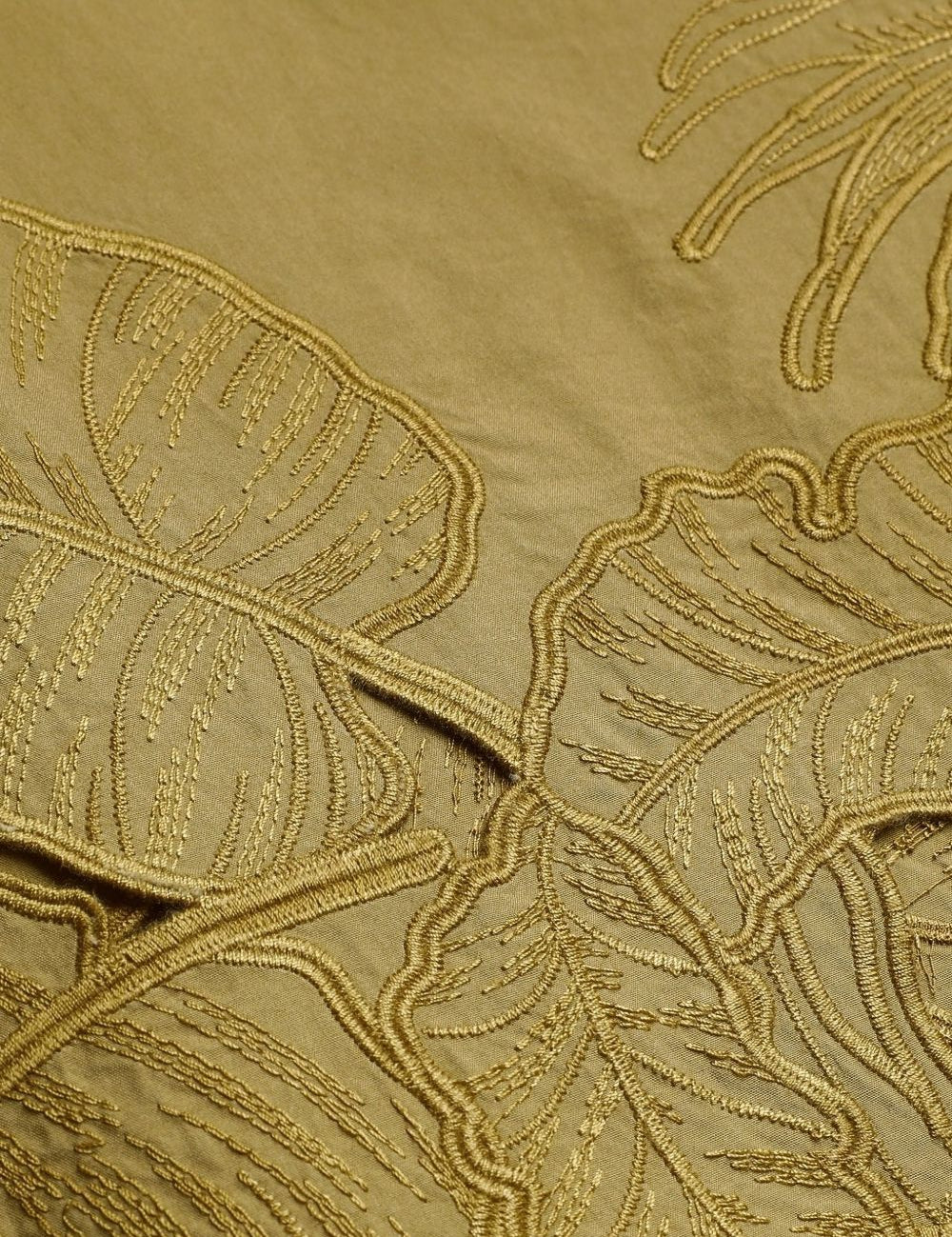 Pantaloni con ricamo mahon in verde 