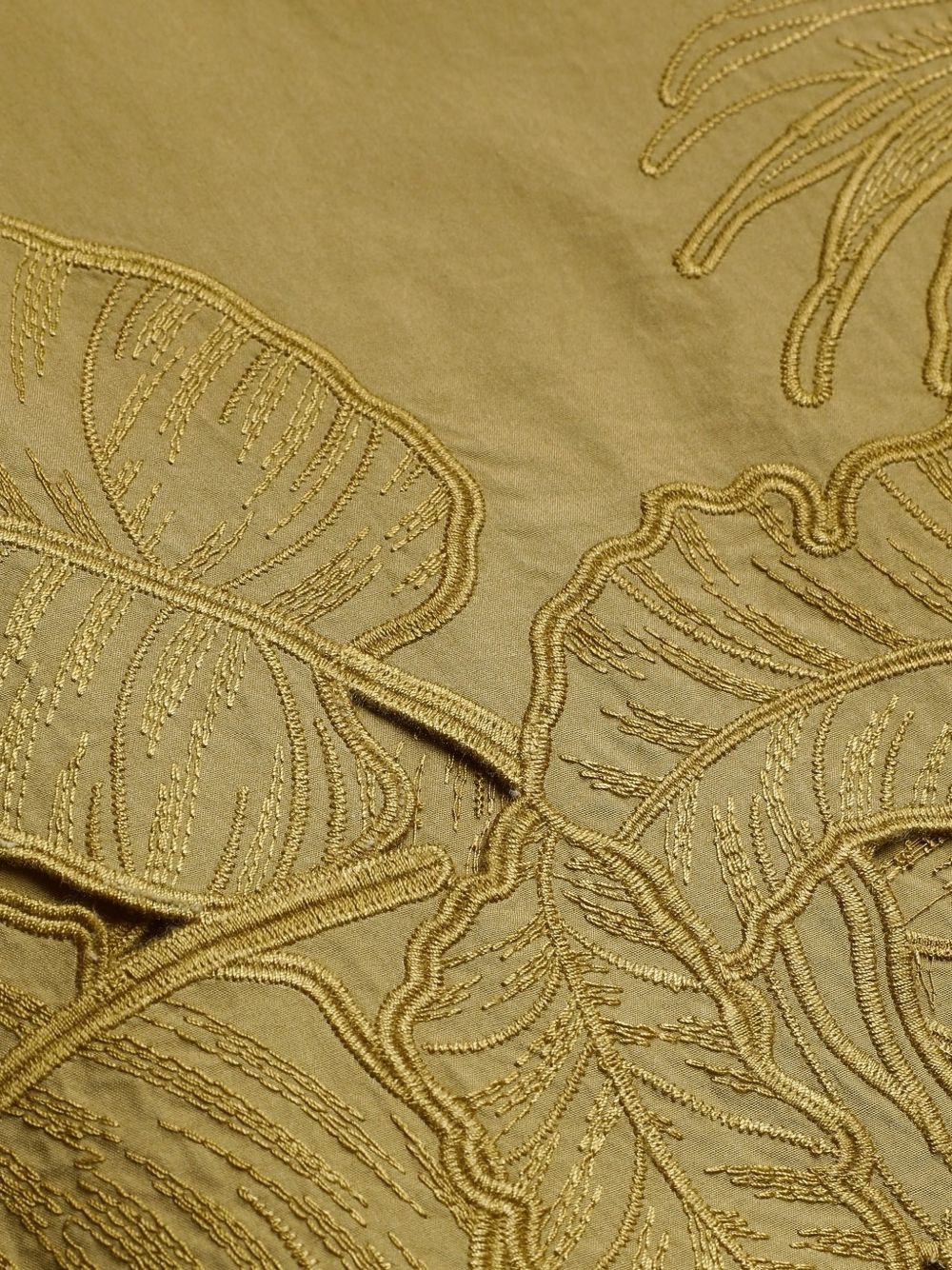 Pantaloni con ricamo mahon in verde 