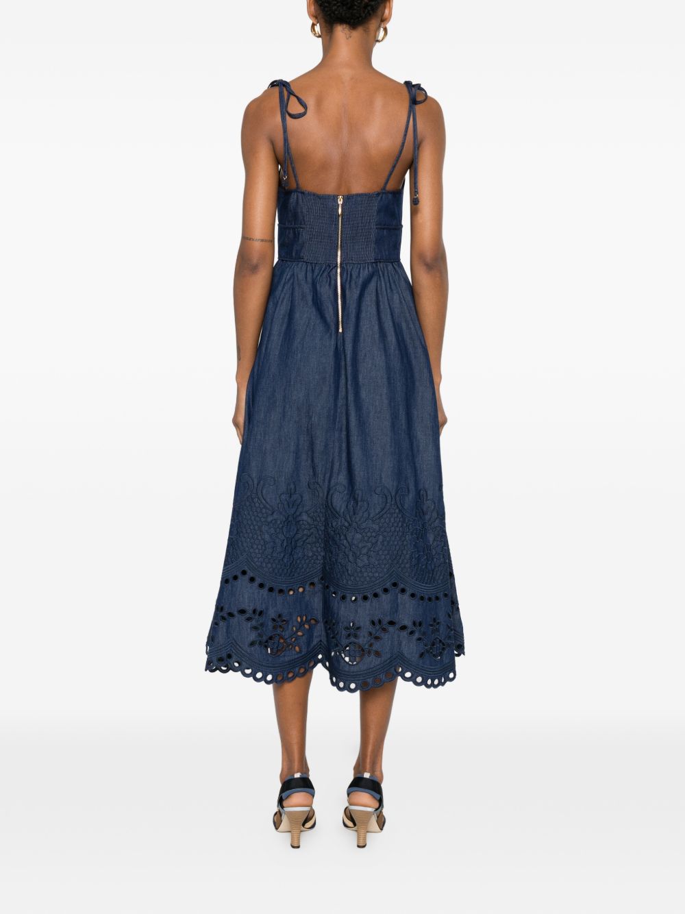 Abito midi in denim ricamato Mahon in blu 