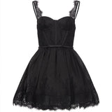 Miniabito con dettagli in pizzo in nero 