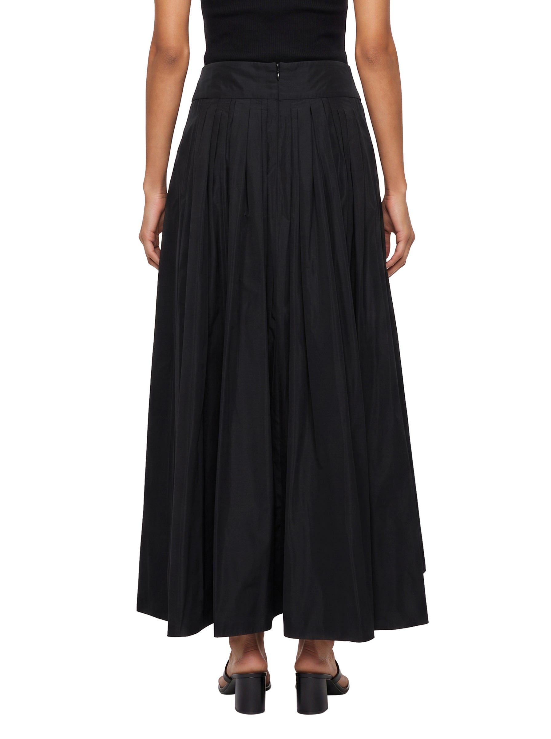Gonna Romina in nero 