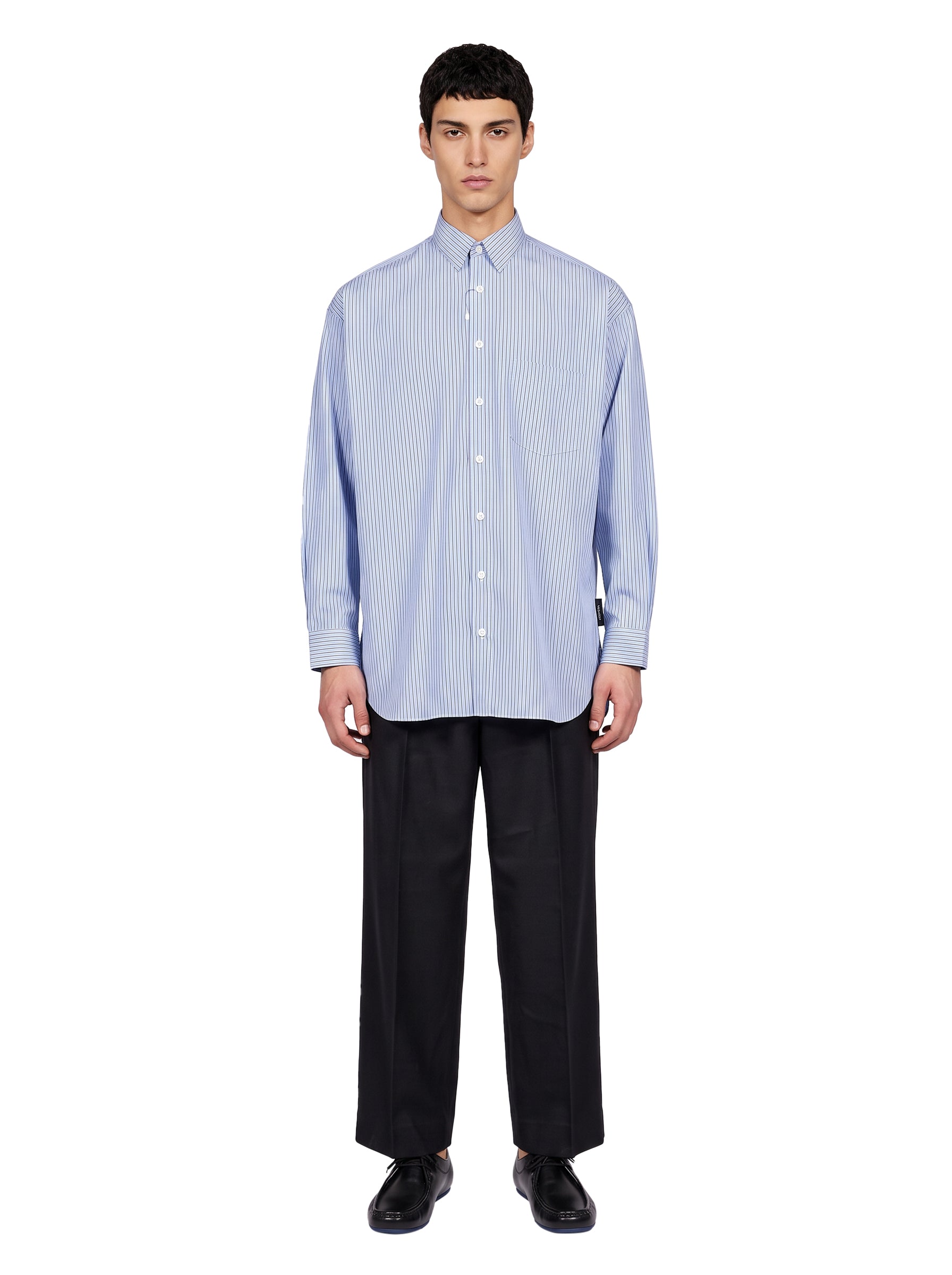 Camicia classica con colletto in azzurro 