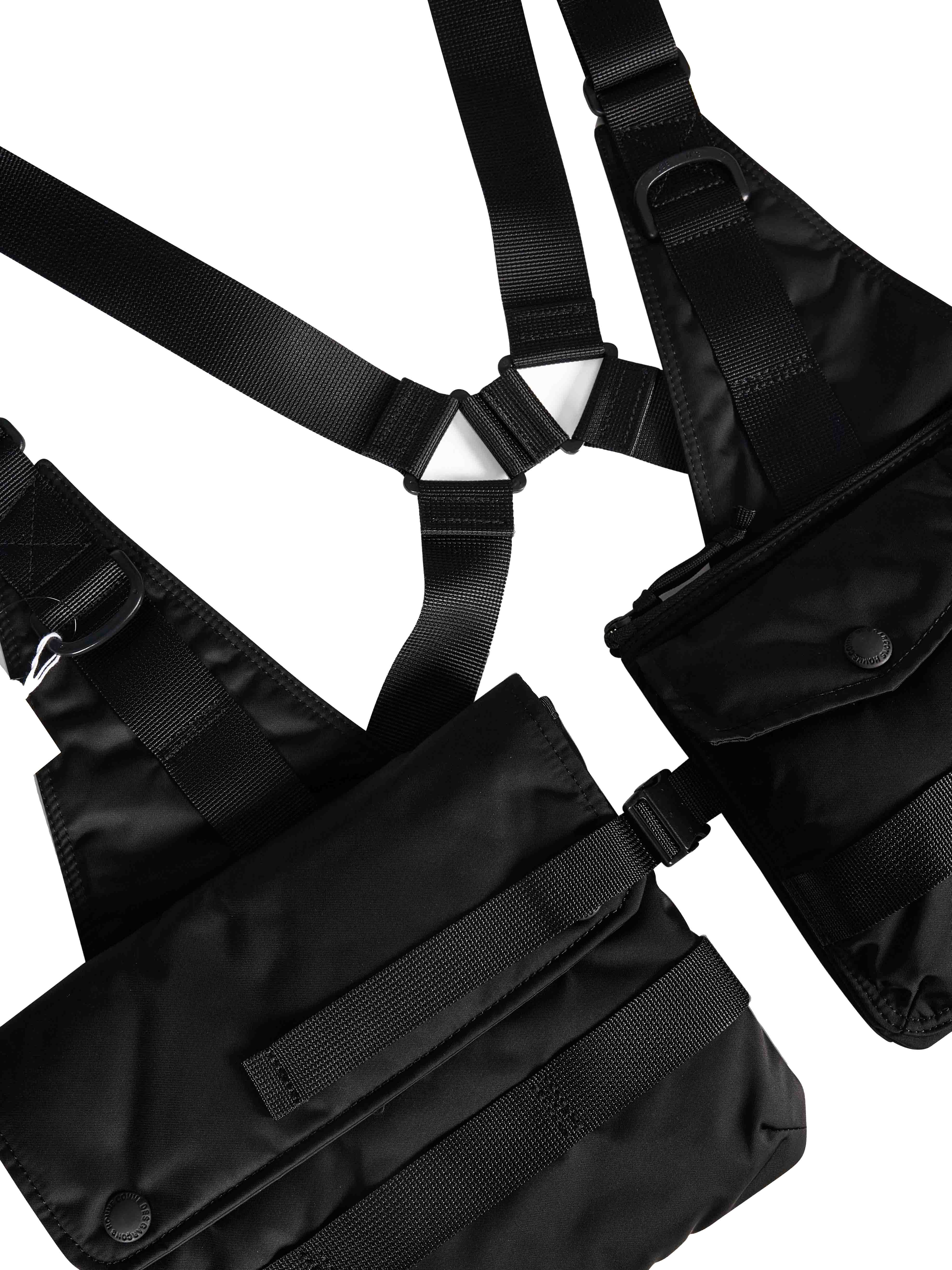 Imbracatura con tasche in nero 