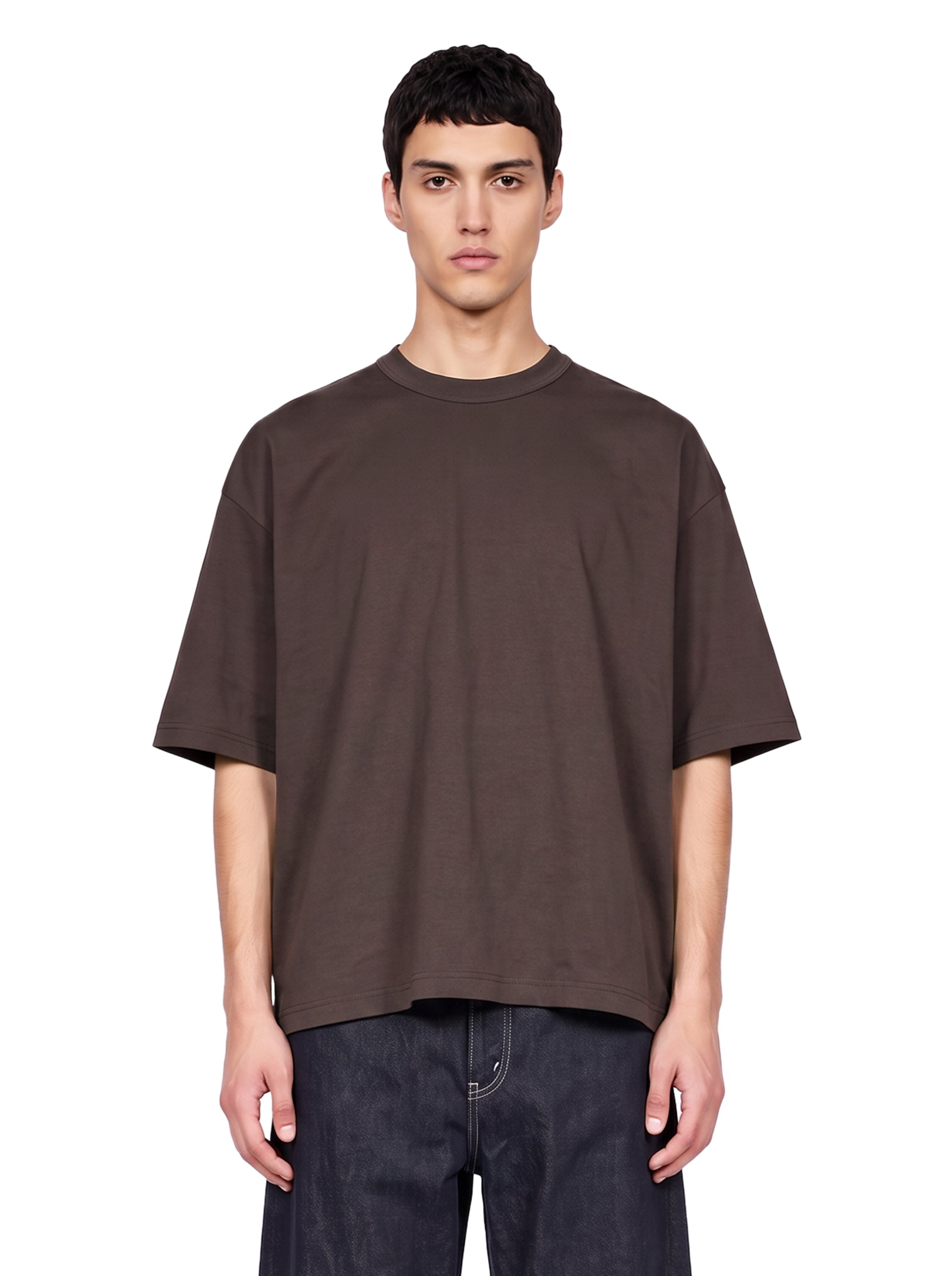 T-shirt classica in marrone 