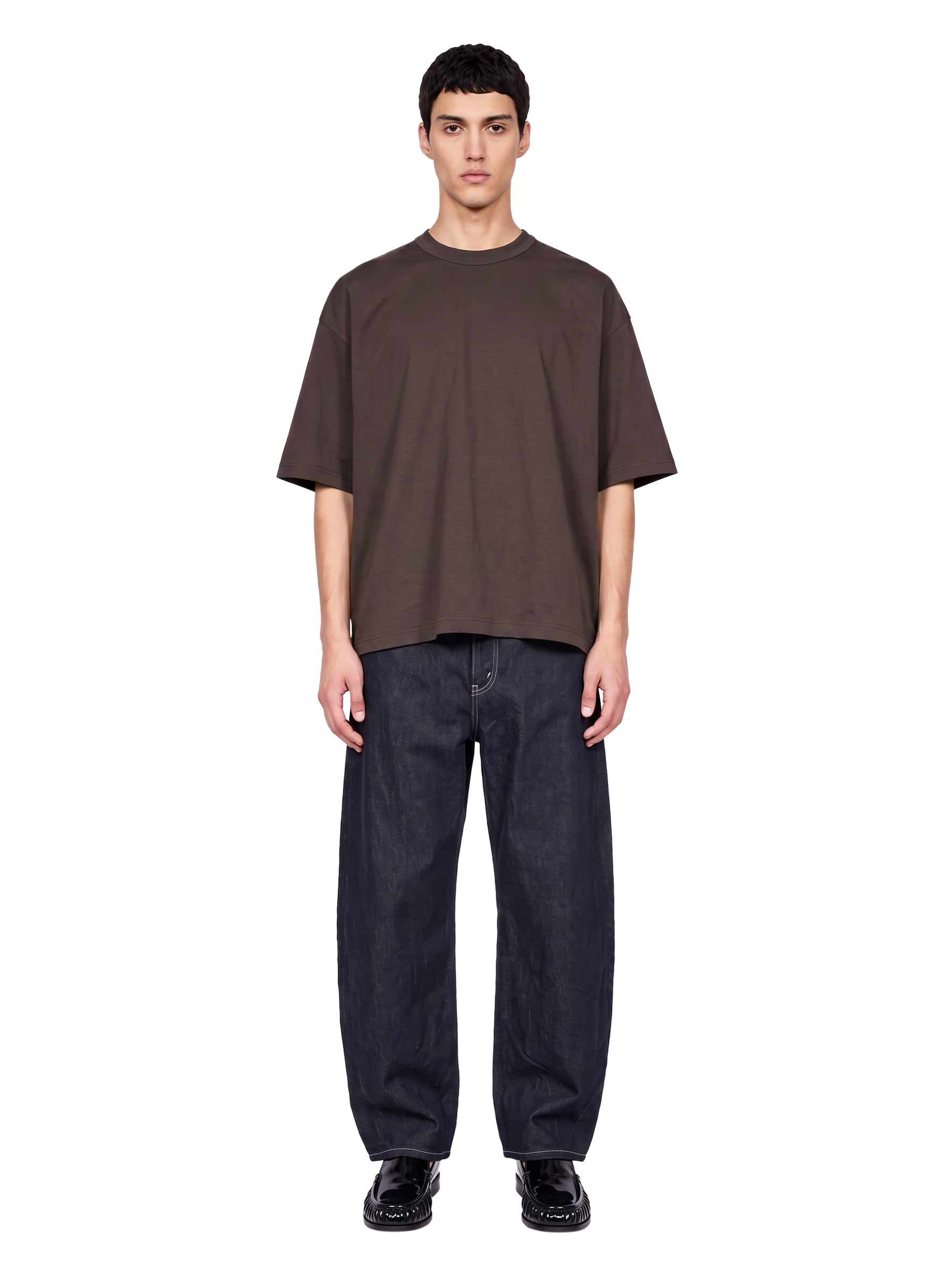 T-shirt classica in marrone 