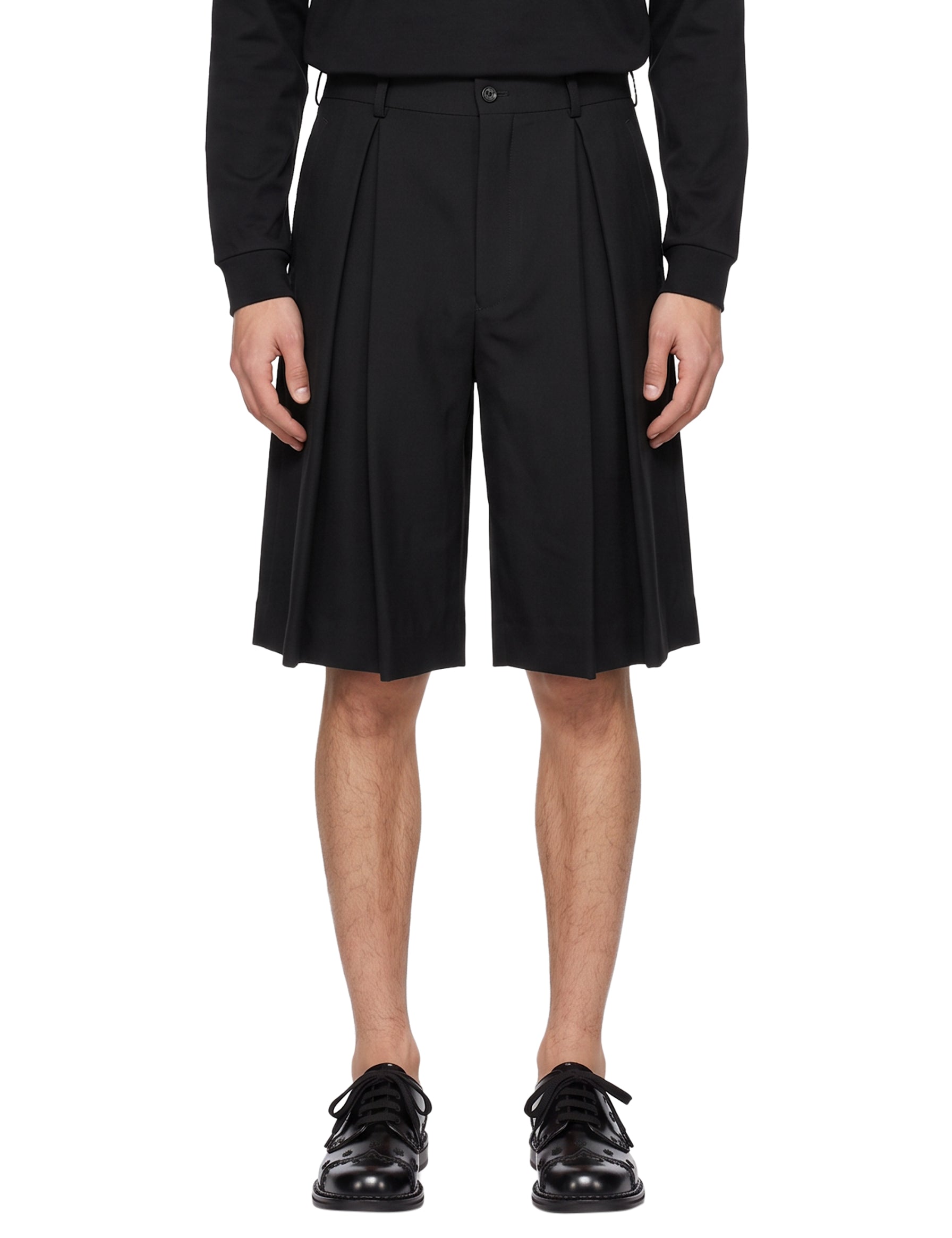 Bermuda con pinces in nero 