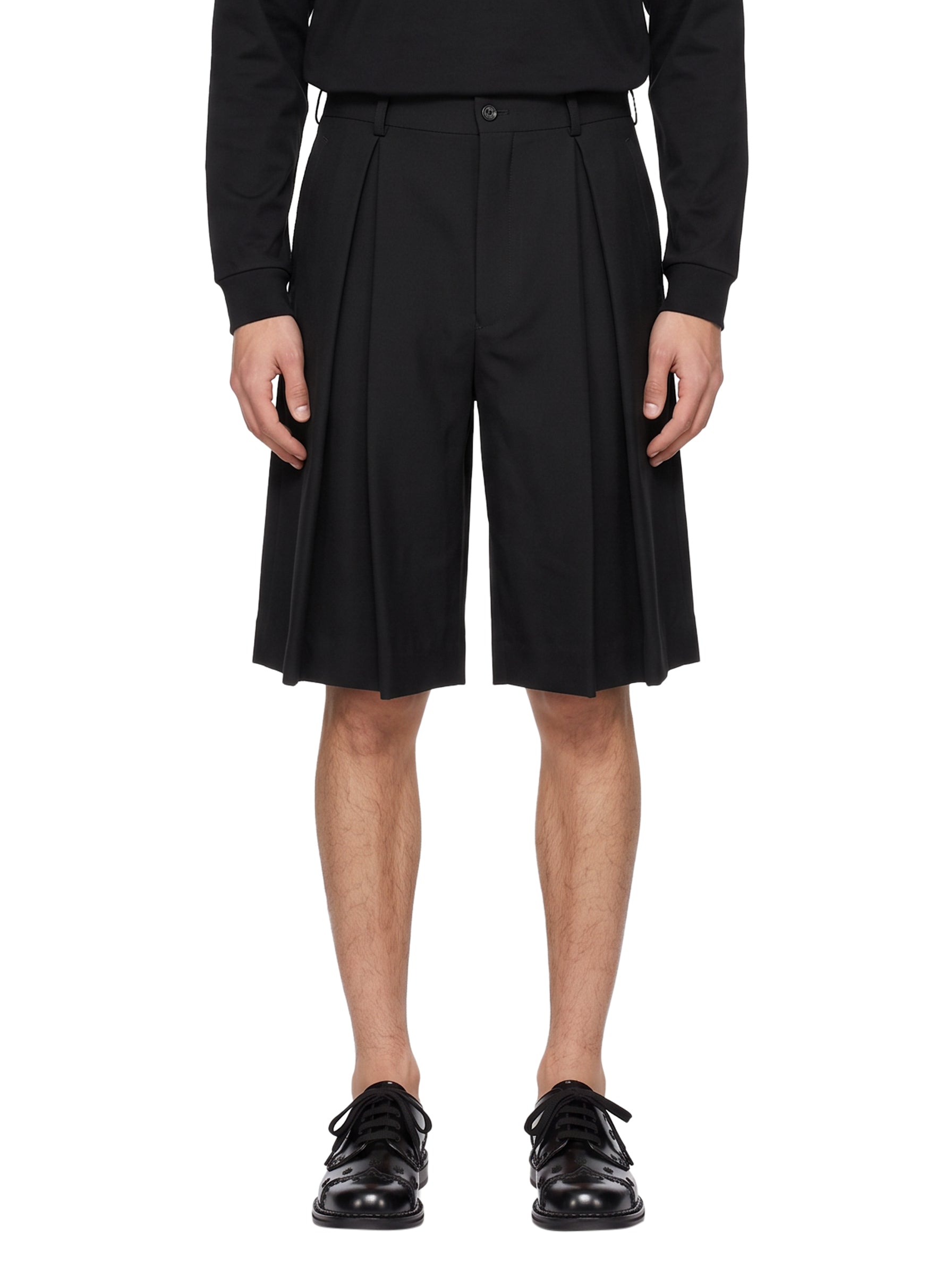 Bermuda con pinces in nero 