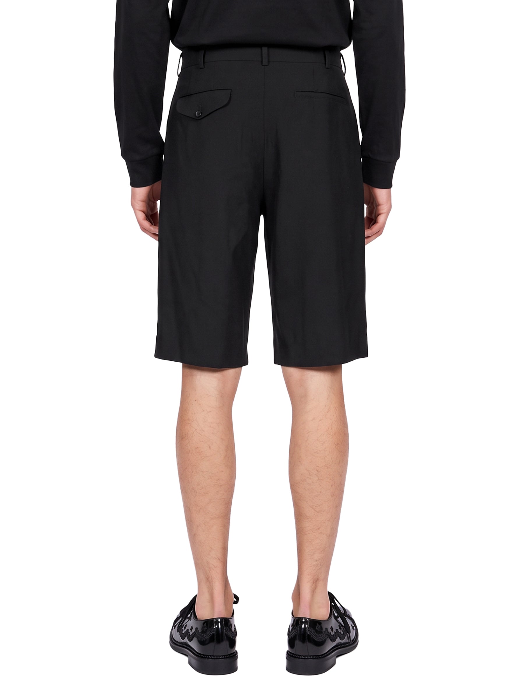Bermuda con pinces in nero 