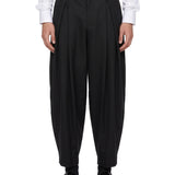 Pantaloni con pinces in nero 