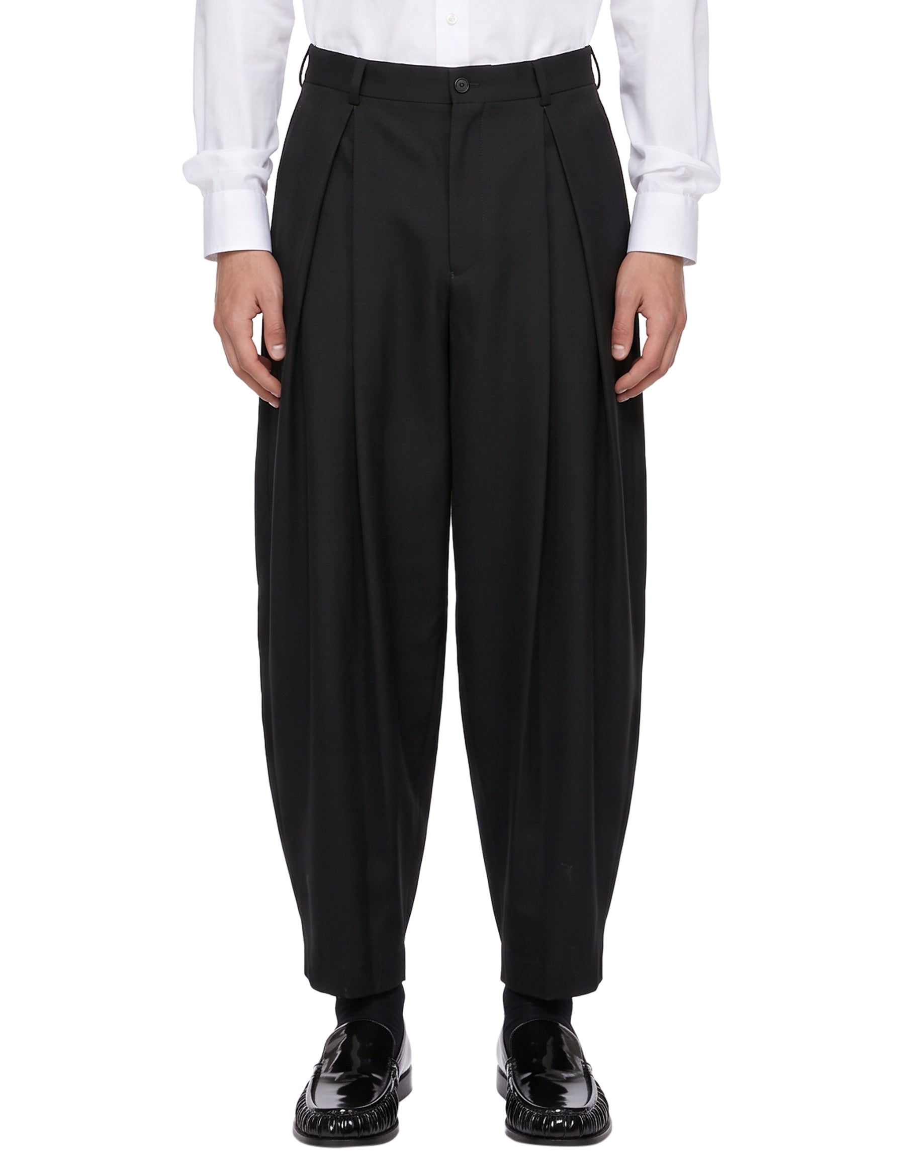 Pantaloni con pinces in nero 