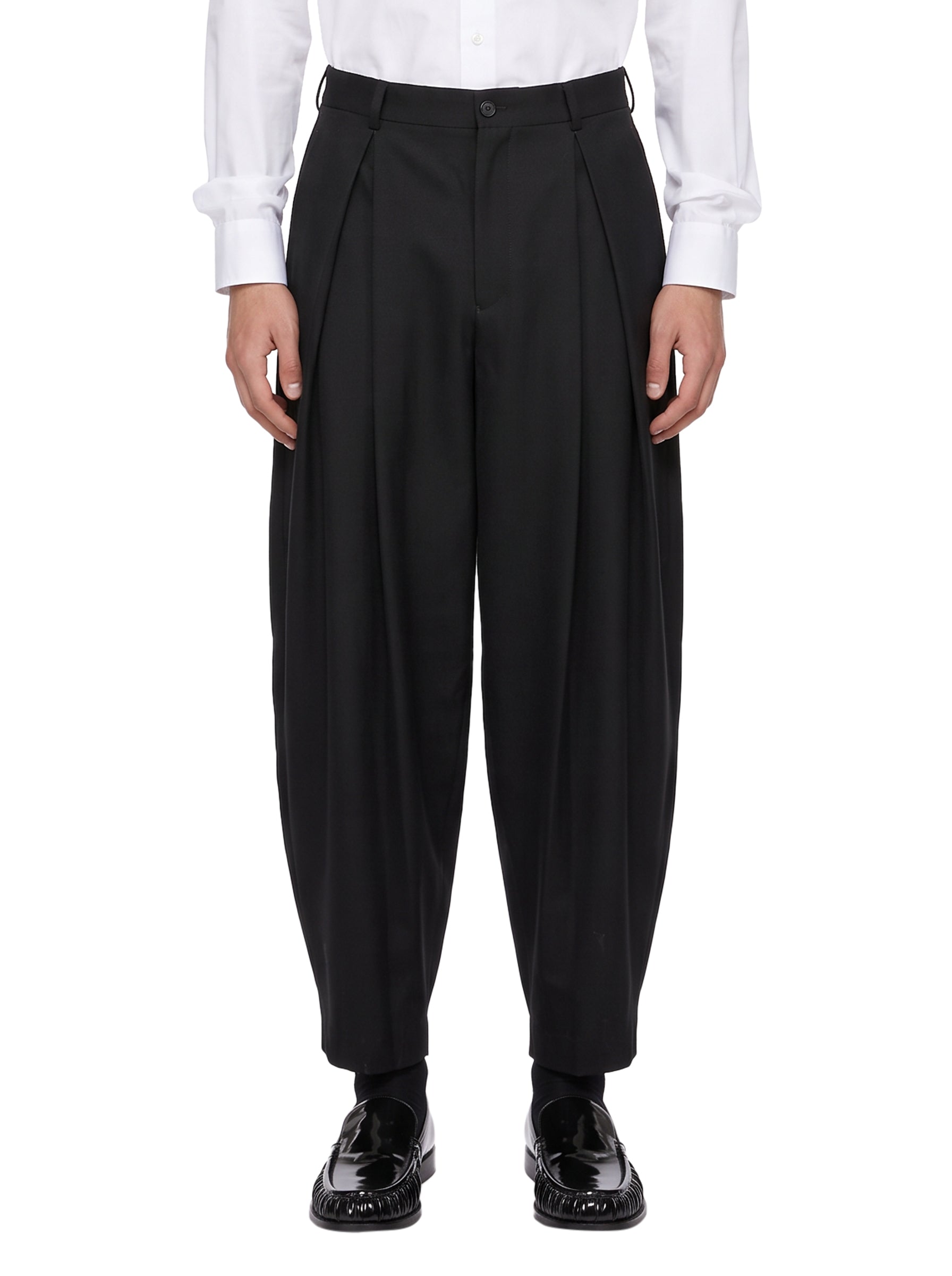 Pantaloni con pinces in nero 