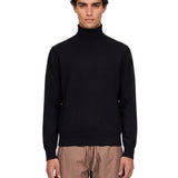 Maglione a collo alto in nero 