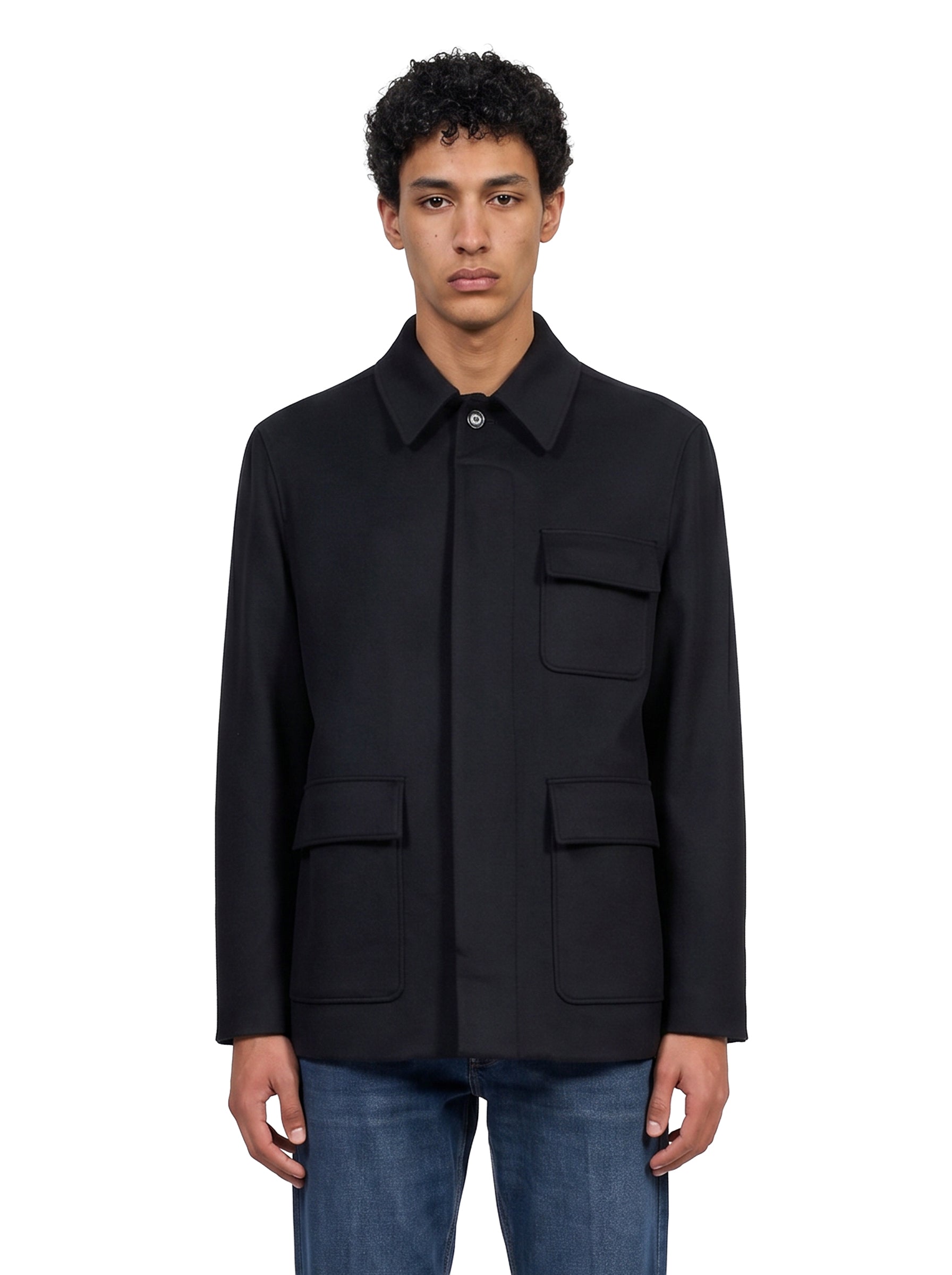 Giacca con tasche in nero 