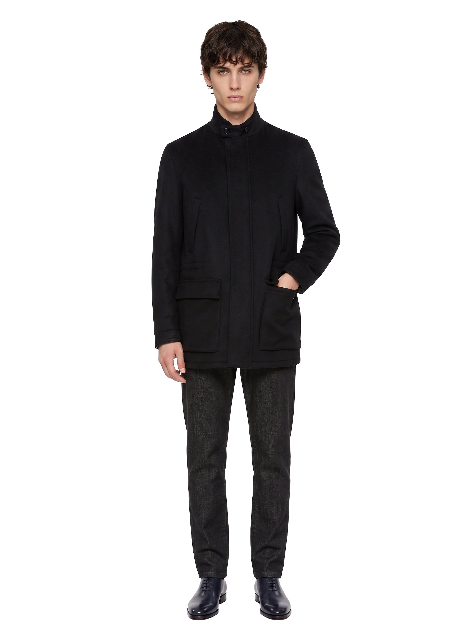 Giacca con tasche in nero 