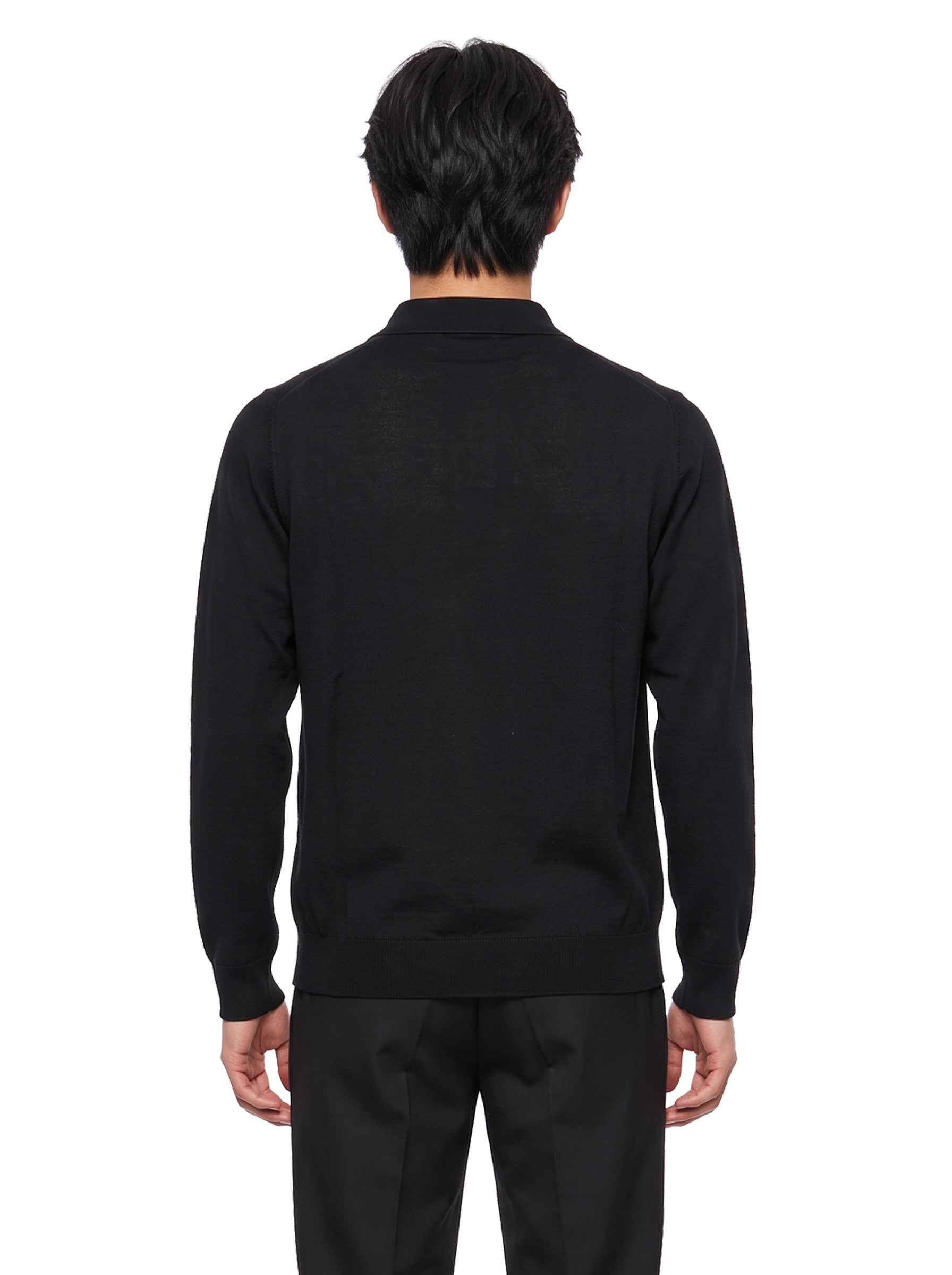 Polo manica lunga in nero 