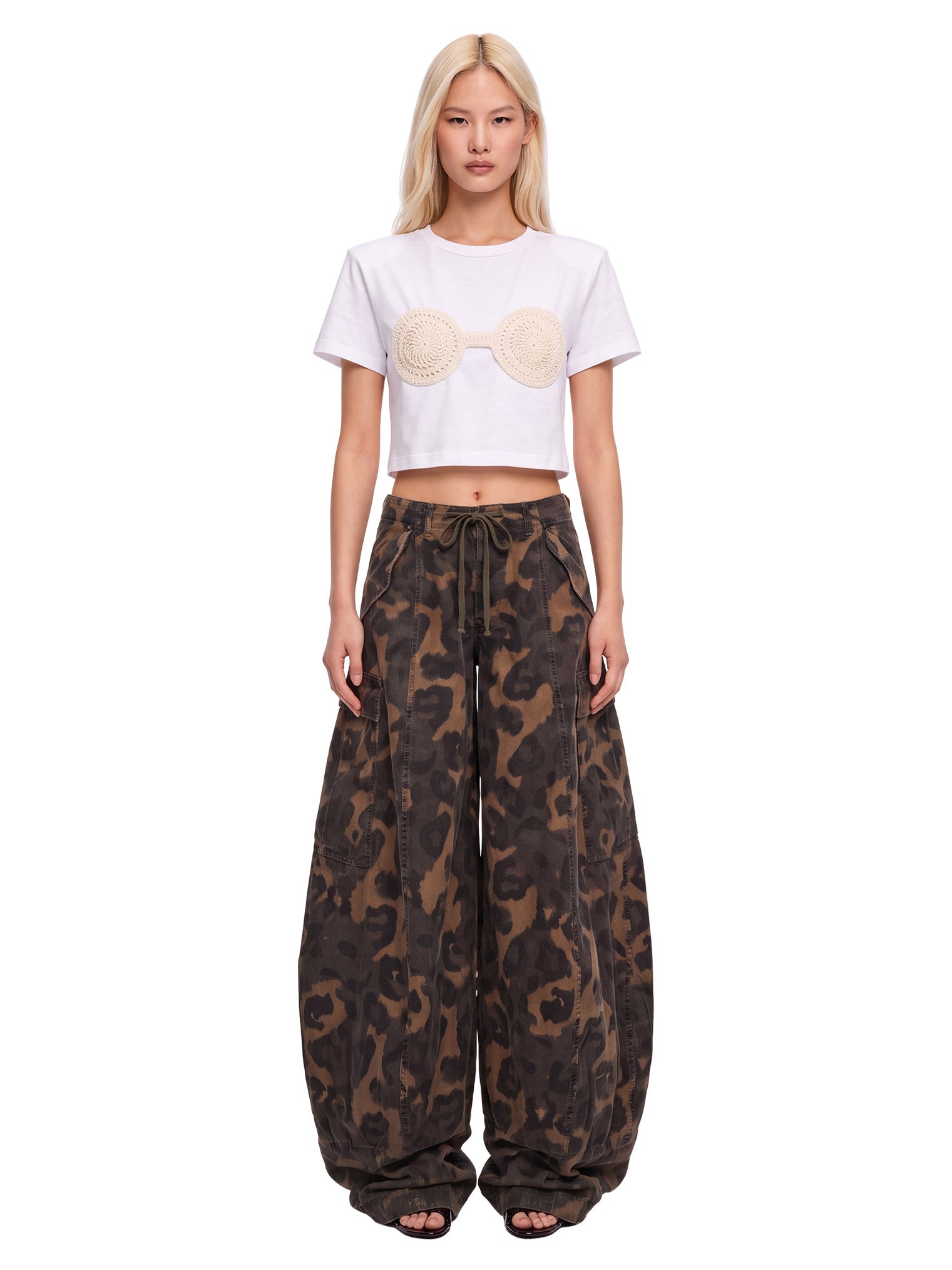 Jeans cargo Sixouxsie in marrone 