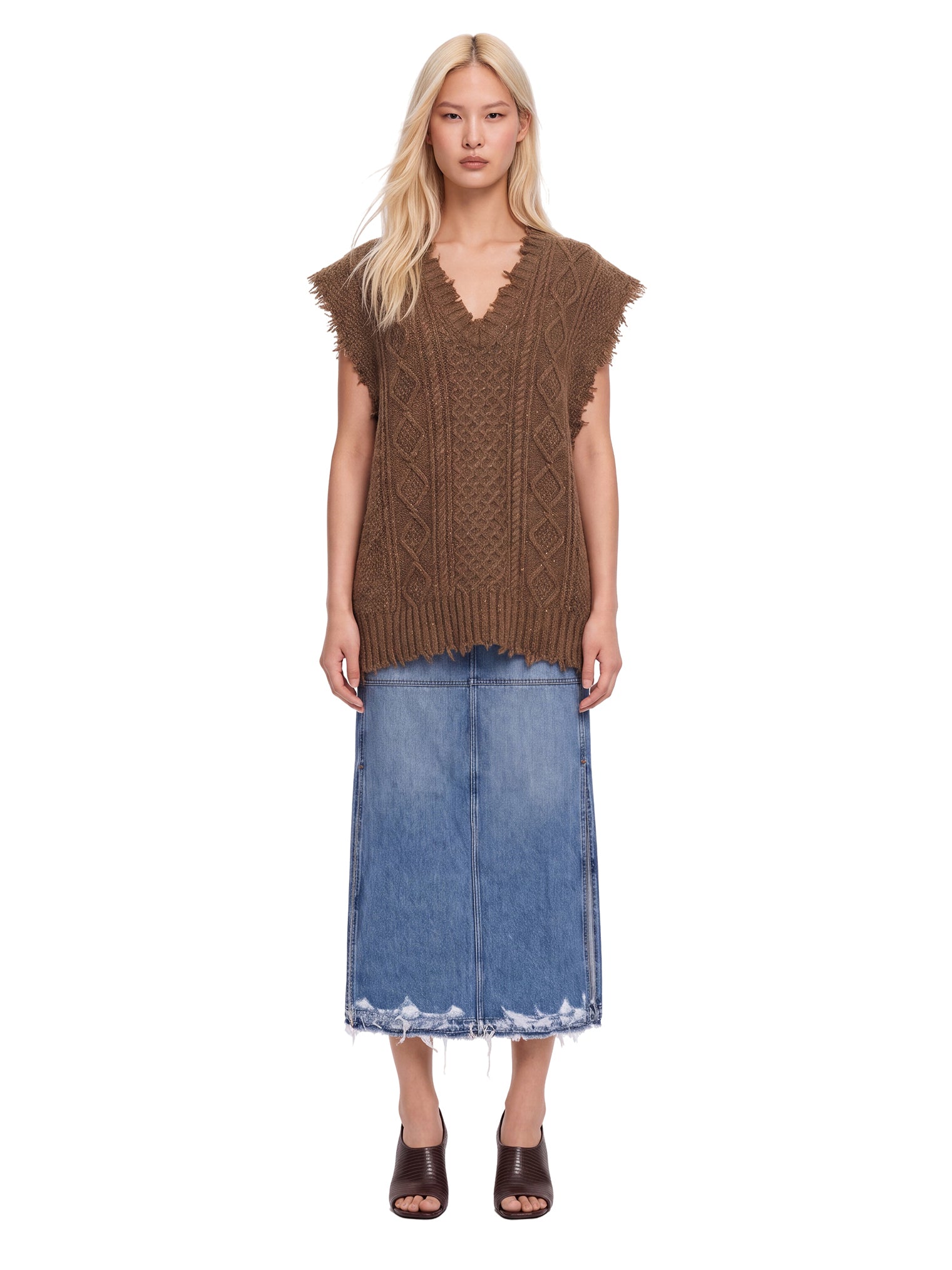 Gilet sfrangiato in maglia in marrone 
