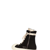 Sneakers stivaletto con stella in nero 