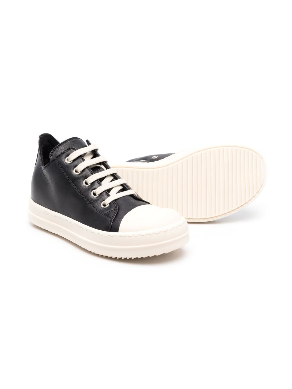 Sneakers basse in pelle in nero 