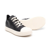 Sneakers basse in pelle in nero 