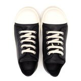 Sneakers basse in pelle in nero 