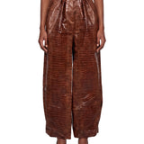 Pantaloni a vita alta con effetto pelle di coccodrillo in marrone 