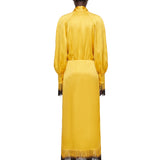 Abito satinato con frange in giallo 