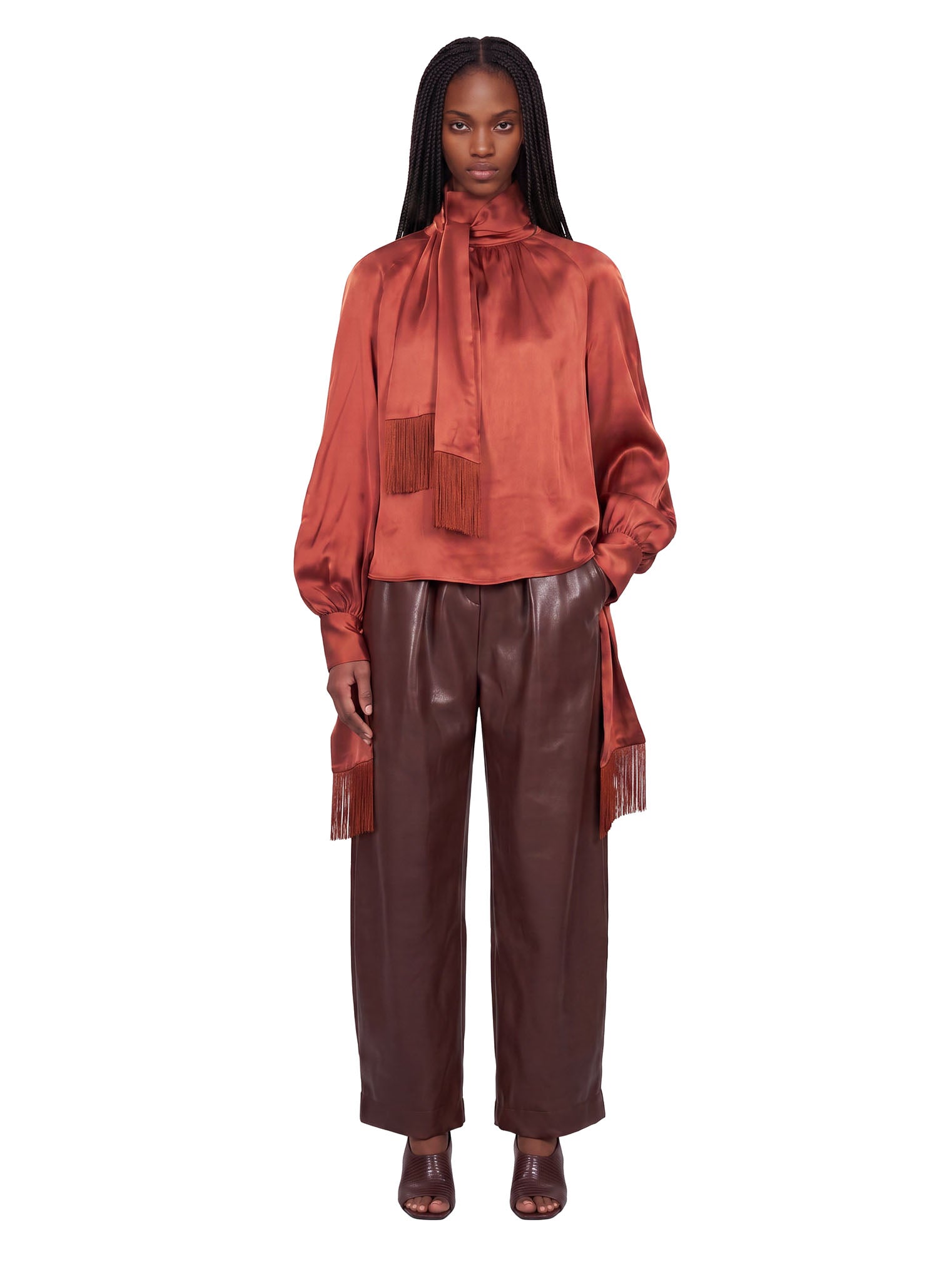 Blusa con dettaglio a sciapra con frage in marrone 