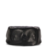 Cappello in pelle con monogramma in nero 
