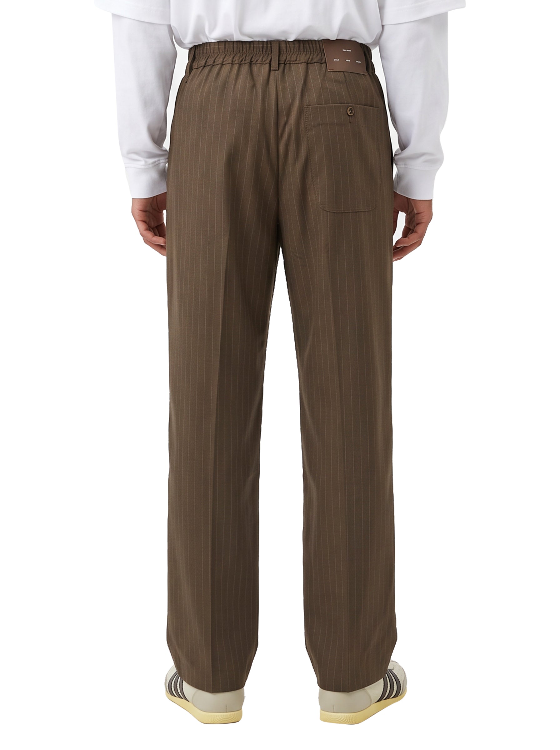Pantaloni con doppia pinces gessati in marrone 