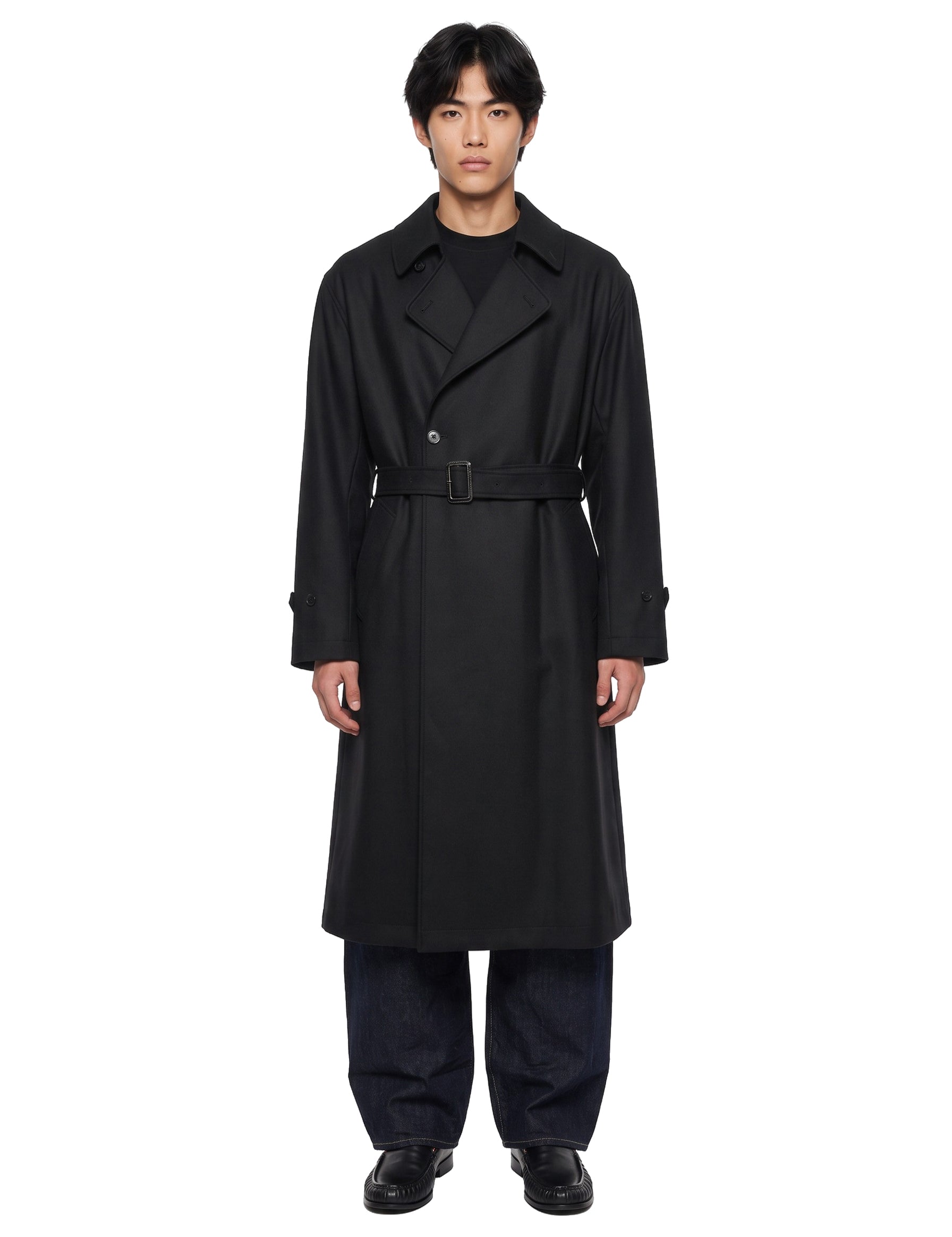 Cappotto doppiopetto oversize in nero 
