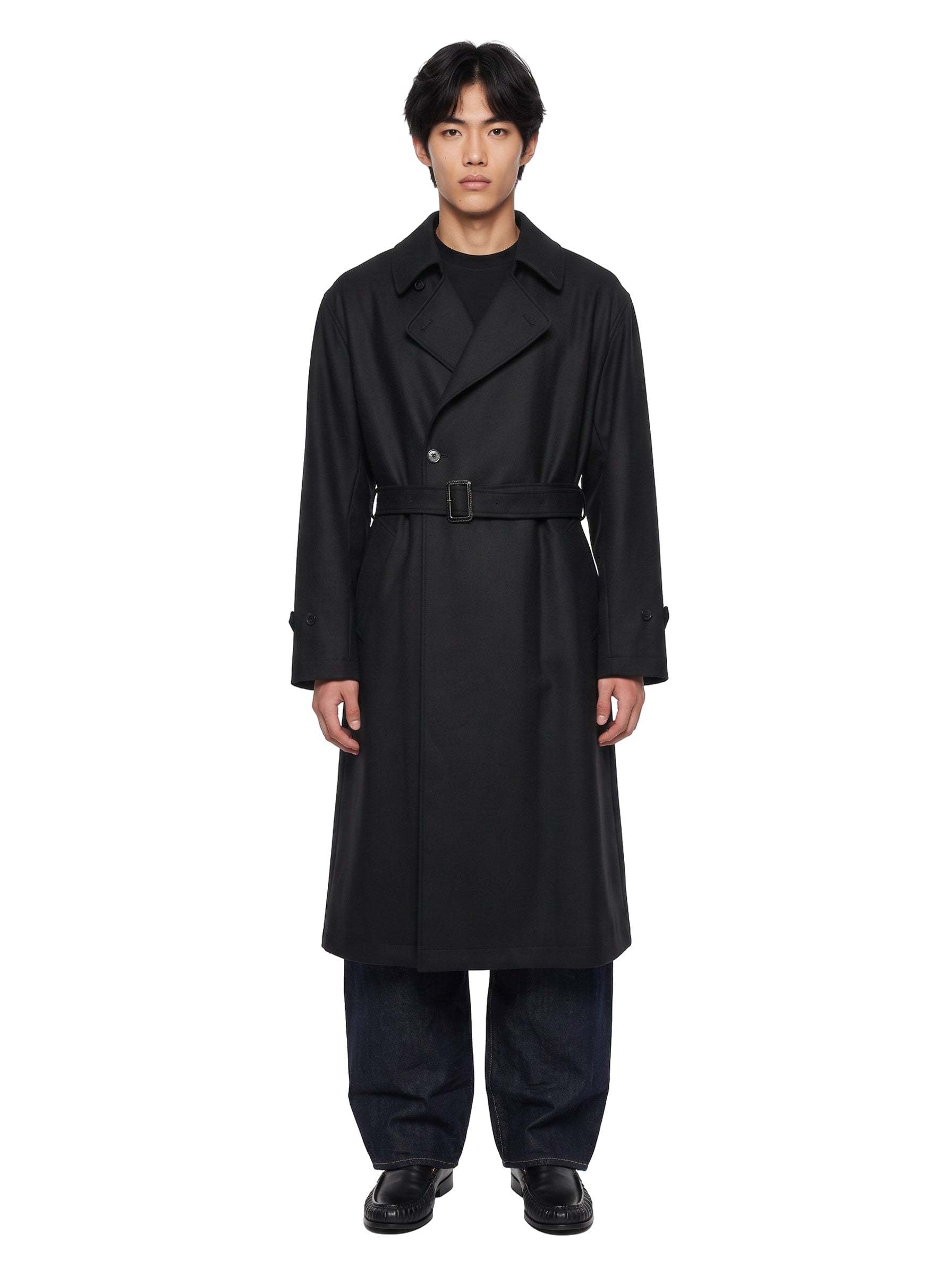 Cappotto doppiopetto oversize in nero 