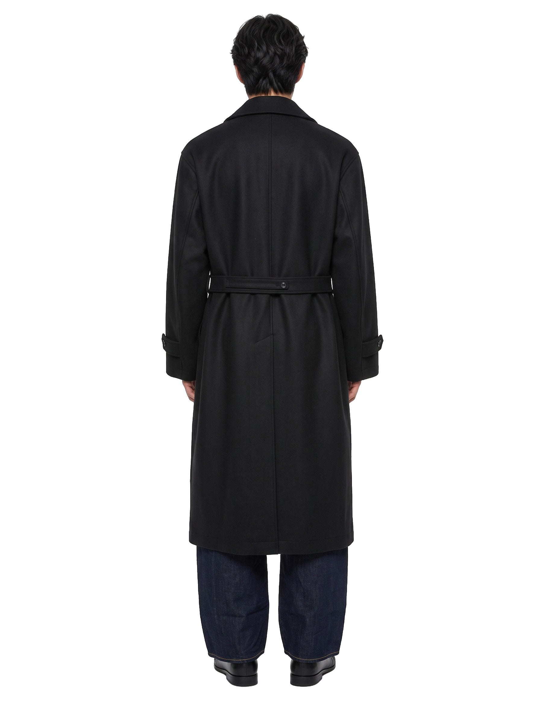 Cappotto doppiopetto oversize in nero 