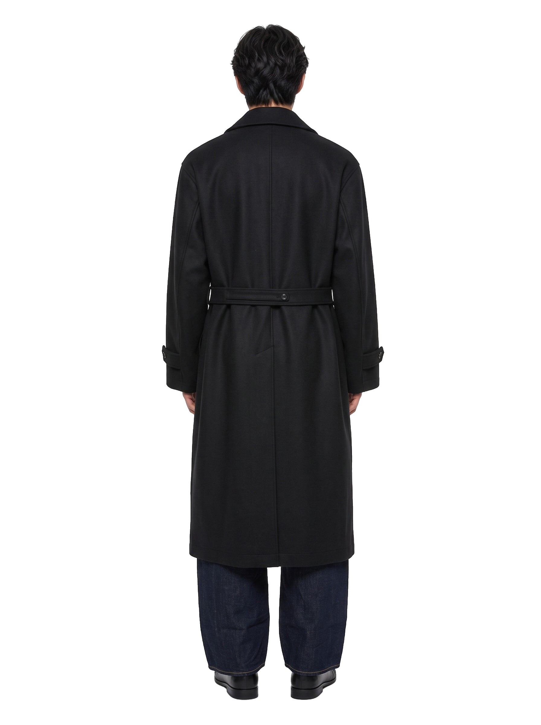 Cappotto doppiopetto oversize in nero 