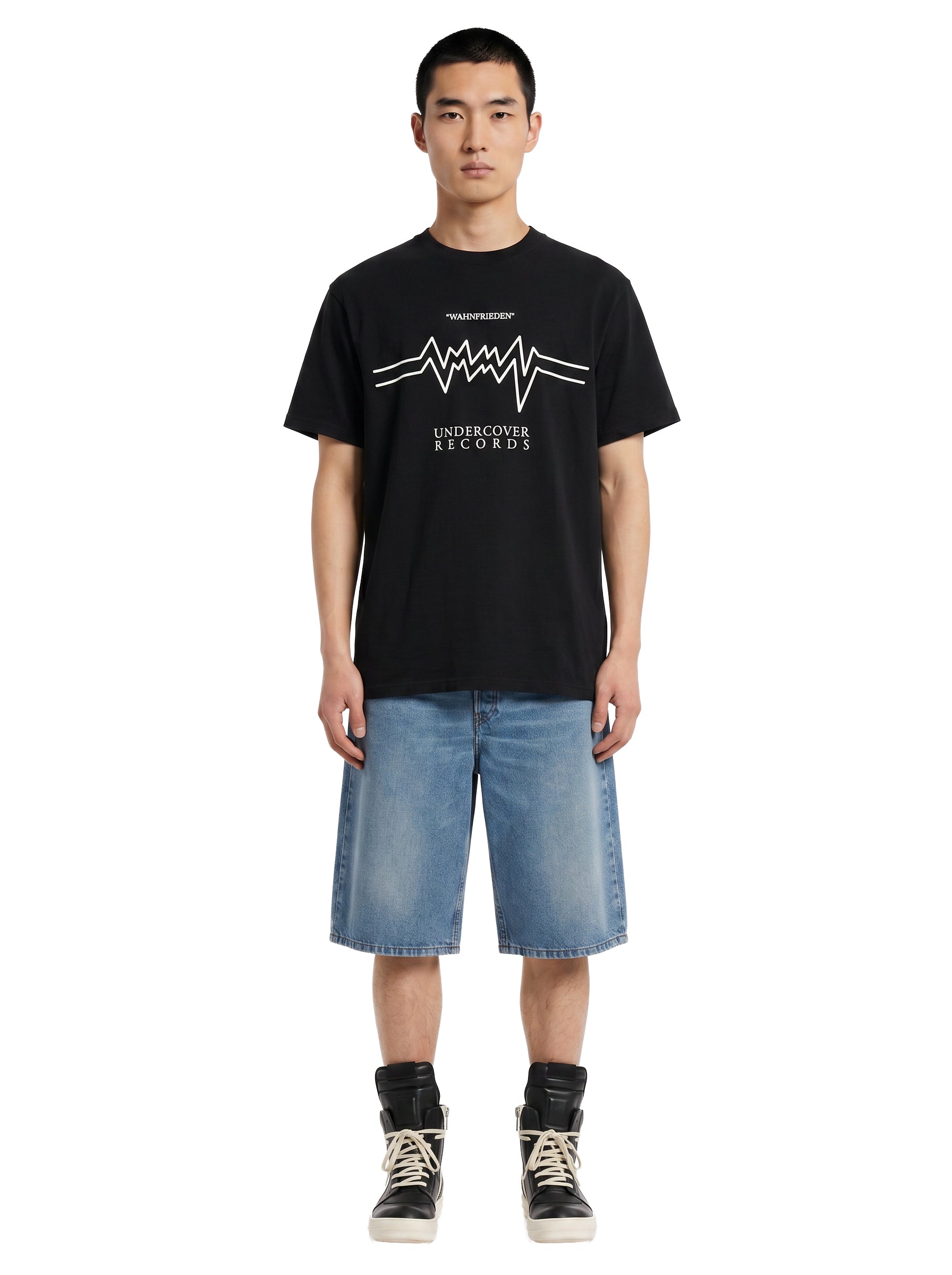 T-shirt con stampa grafica in nero 