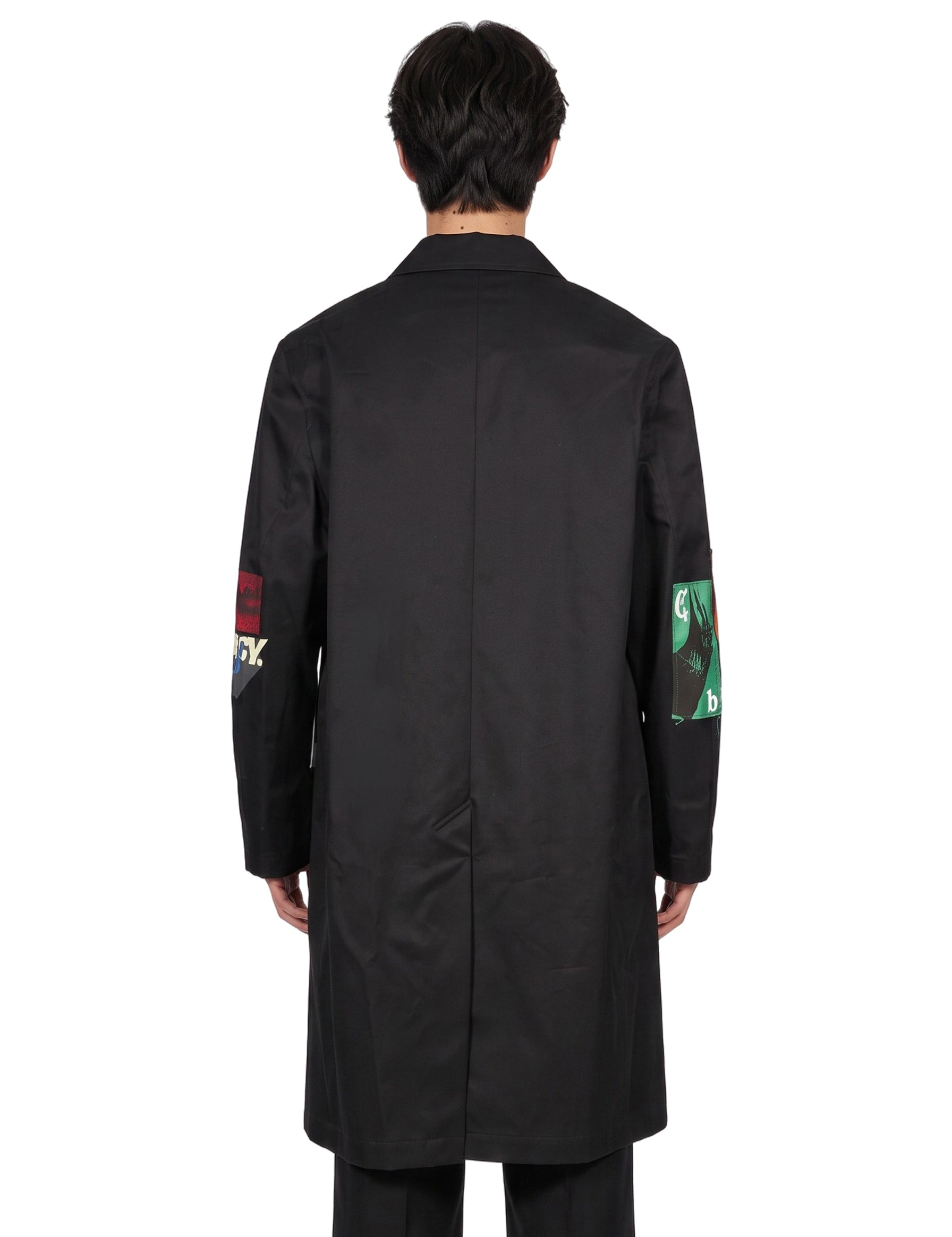 Cappotto con collo alla coreana in nero 