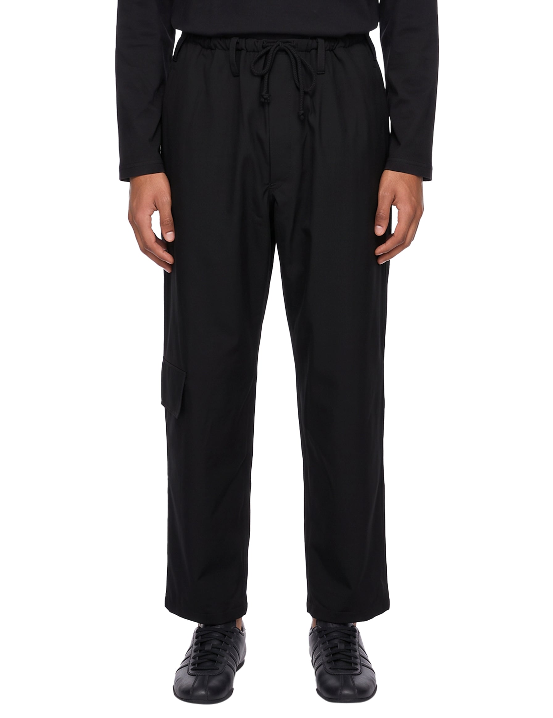Pantaloni con tasche laterali in nero 