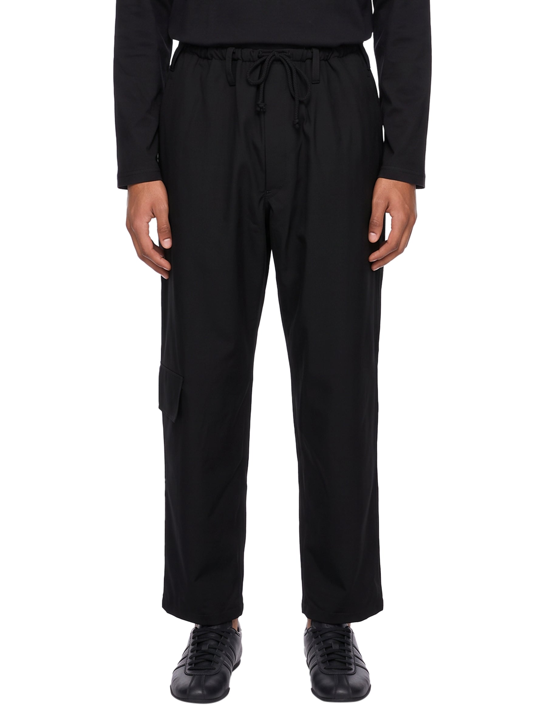 Pantaloni con tasche laterali in nero 