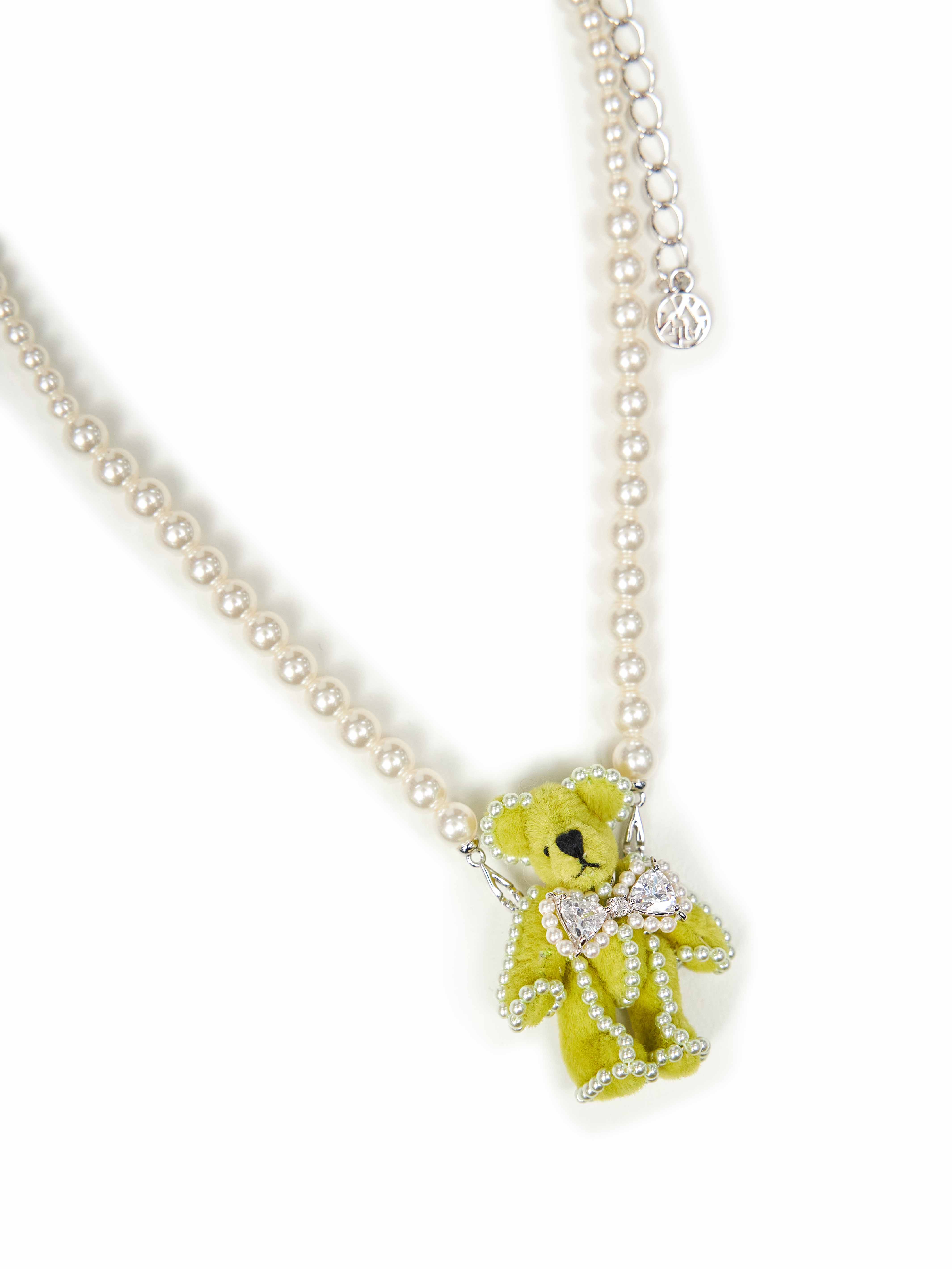 Collana con perle Bear con ciondolo in verde 