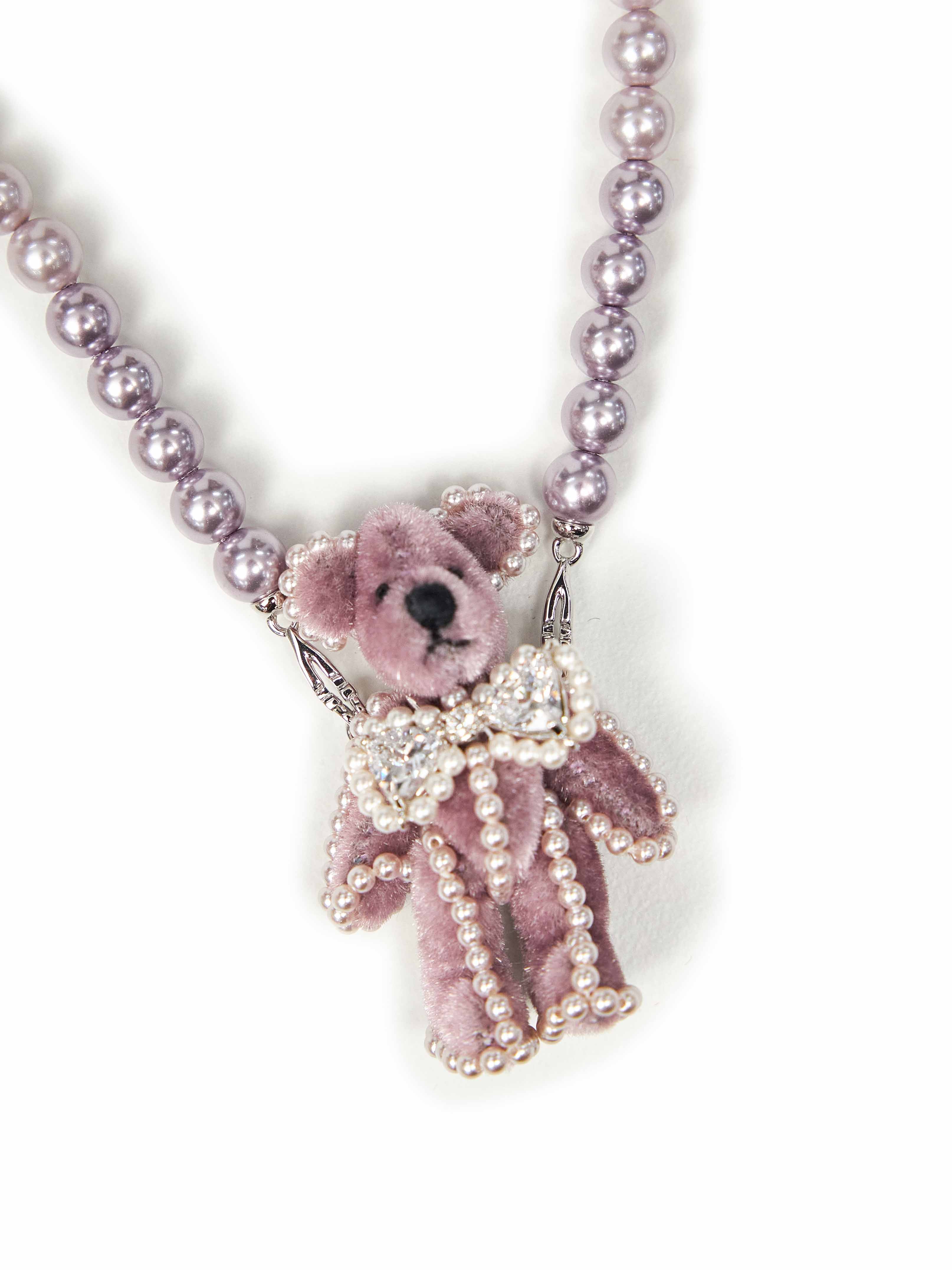 Collana con perle Bear con ciondolo in bianco e viola 