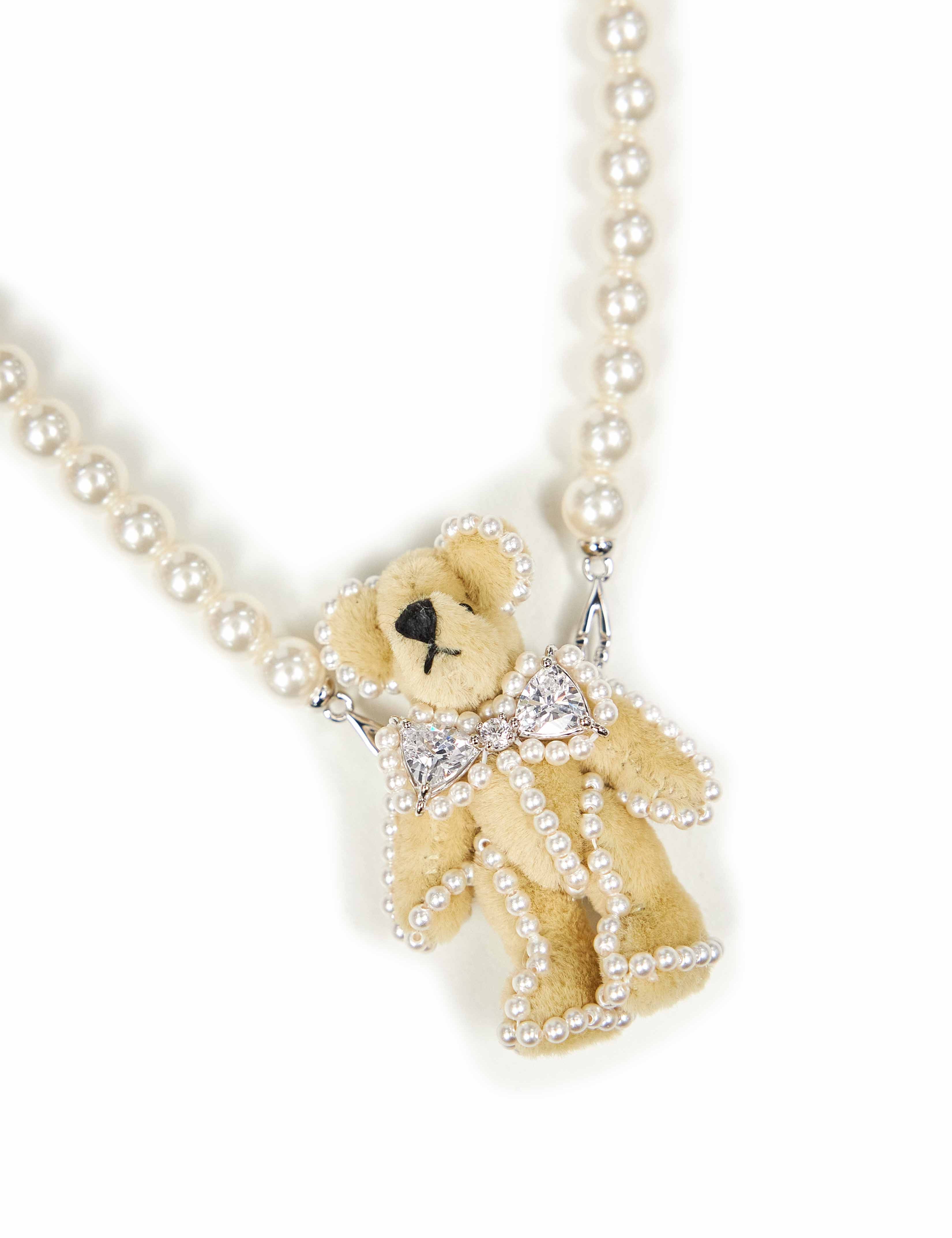Collana con perle Bear con ciondolo in bianco e beige 
